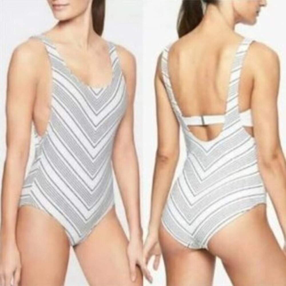 Athleta Chevron High Leg One Piece Swimsuit in White/Black Size 36D/DD